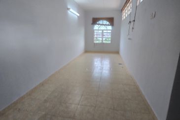 Botani Panorama End Lot - Double Storey House for rent