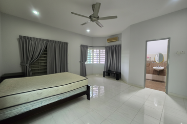 Botani Panorama End Lot - Double Storey House for rent