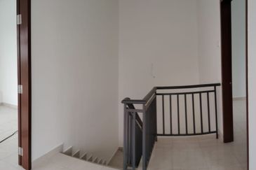 Corner house Meranti hill park