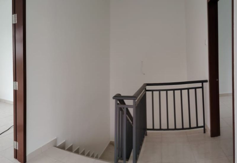 Corner house Meranti hill park