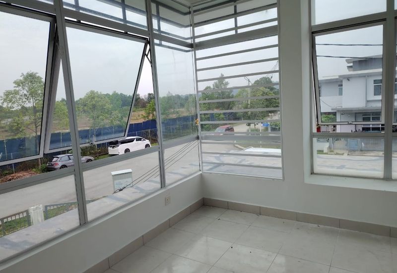 Corner house Meranti hill park