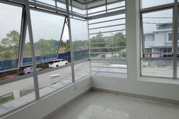 Corner house Meranti hill park