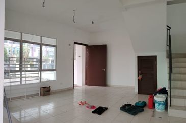 Corner house Meranti hill park