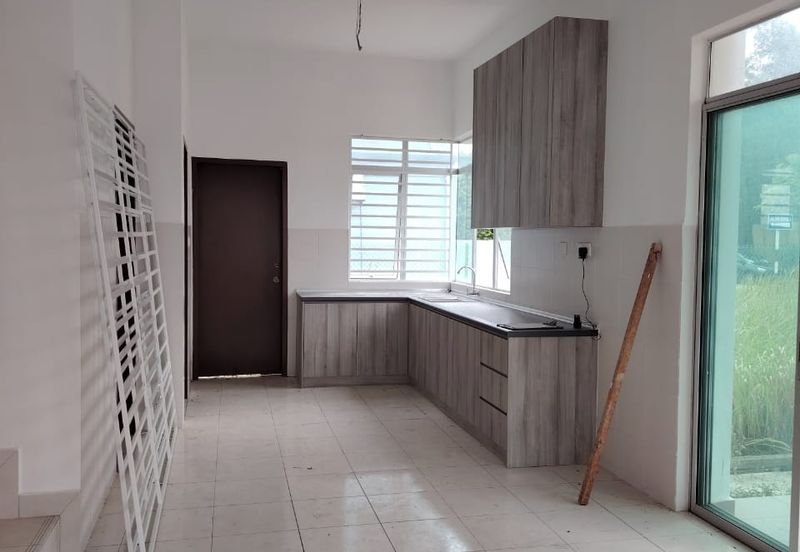 Corner house Meranti hill park