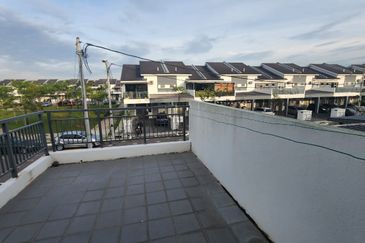 Bandar Puncak Utama