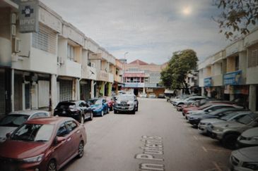 Warehouse bandar puteri