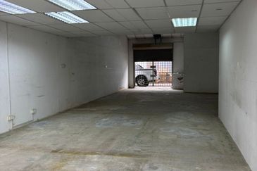 Warehouse bandar puteri