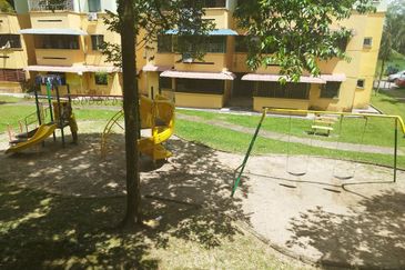 Lily & Jasmine Apartment