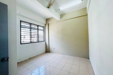 Taman Putri Kulai Flat