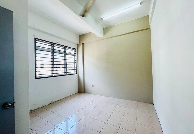 Taman Putri Kulai Flat