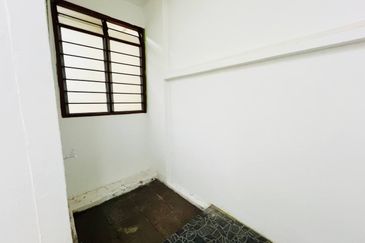 Taman Putri Kulai Flat