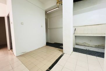 Taman Putri Kulai Flat