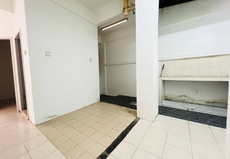 Taman Putri Kulai Flat