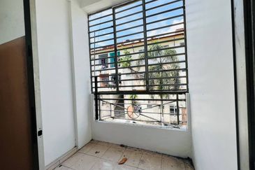 Taman Putri Kulai Flat