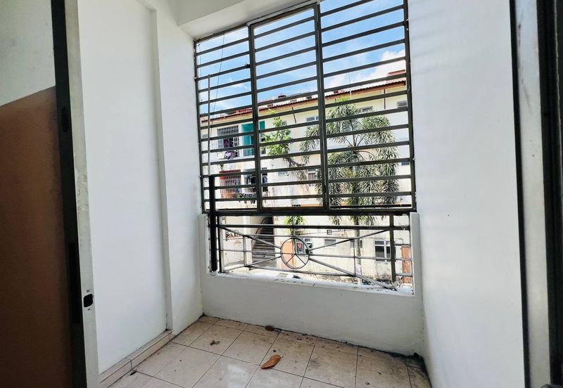 Taman Putri Kulai Flat