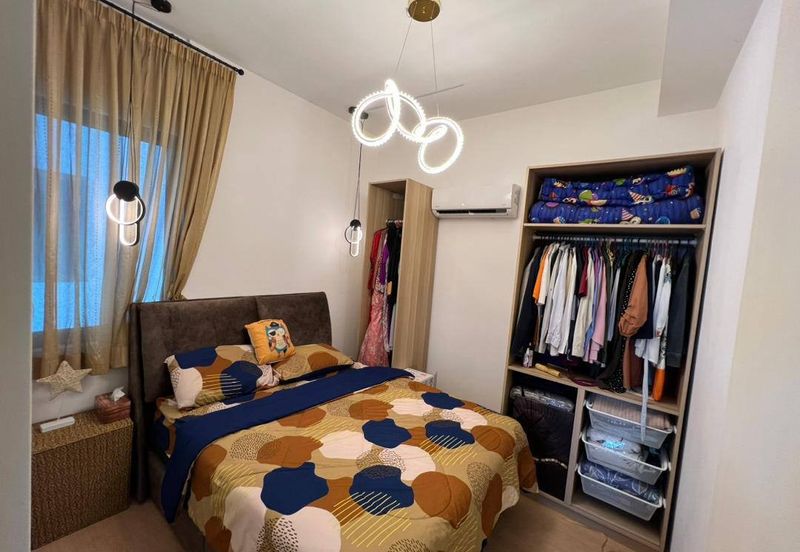 Lake Point Residence