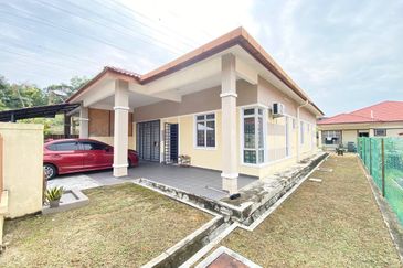 Taman Desa Bestari, Salak Tinggi