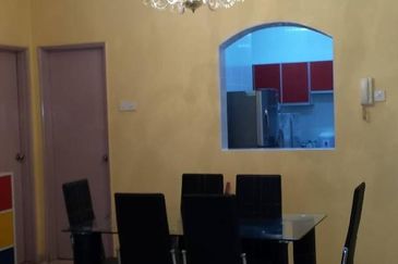 Prima Regency (Kensington Court)