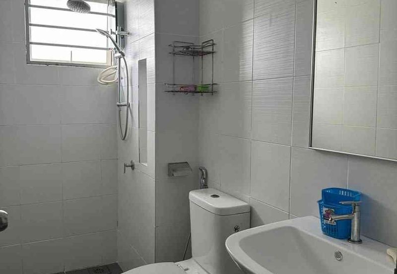 Fully furnished big limited unit 2carpark move in april