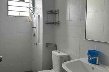 Fully furnished big limited unit 2carpark move in april