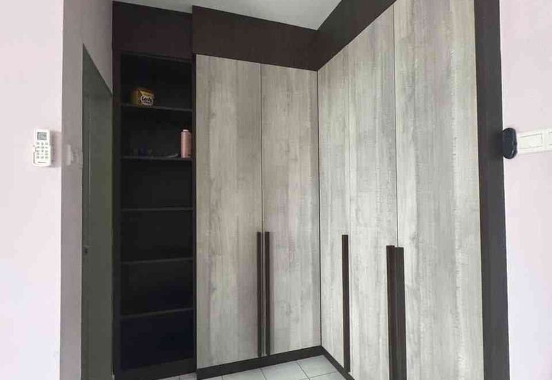 Fully furnished big limited unit 2carpark move in april