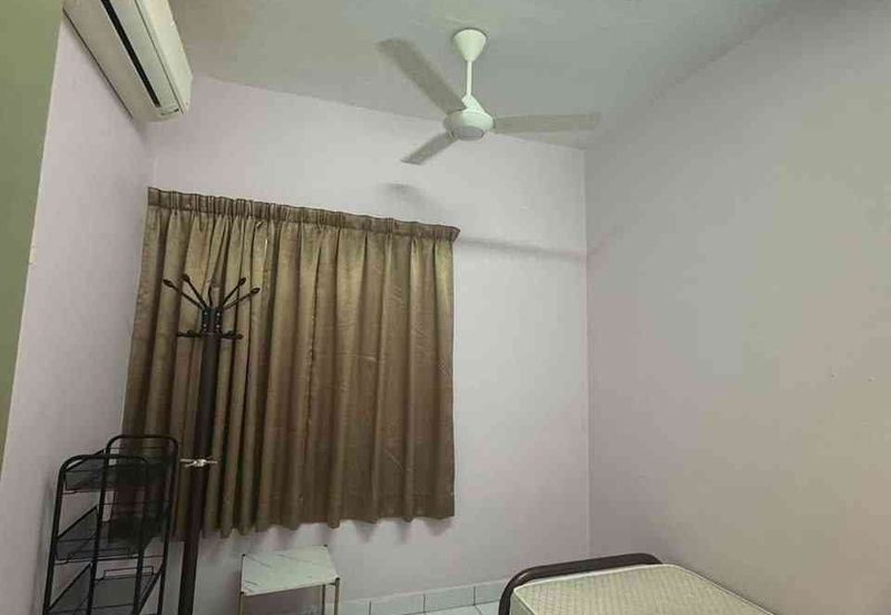 Fully furnished big limited unit 2carpark move in april