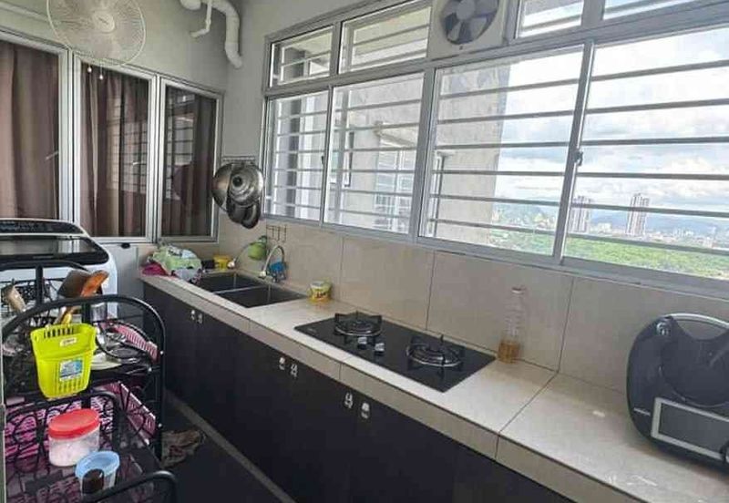 Fully furnished big limited unit 2carpark move in april