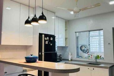 Fully furnished big limited unit 2carpark move in april