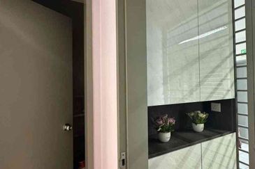 Fully furnished big limited unit 2carpark move in april