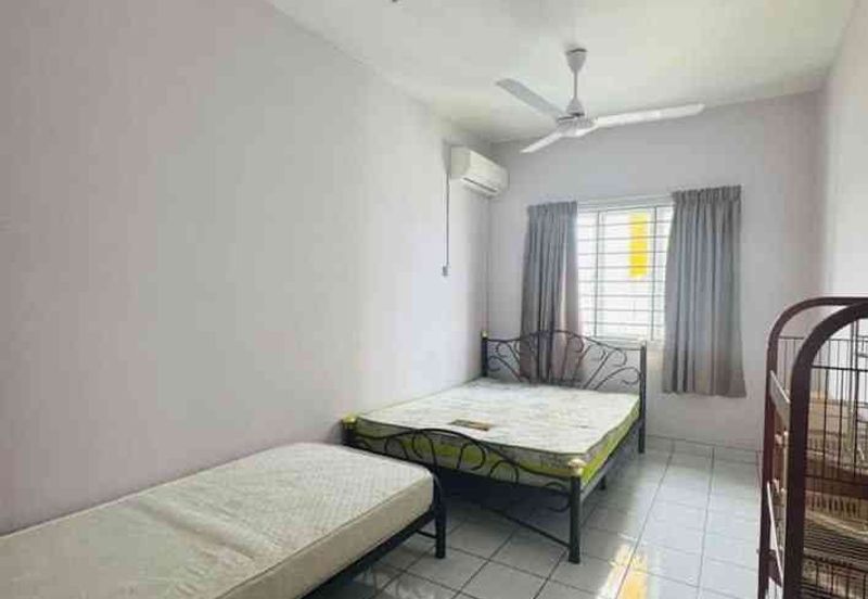 Fully furnished big limited unit 2carpark move in april