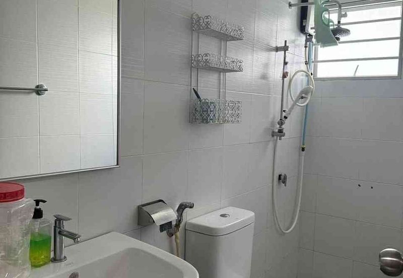 Fully furnished big limited unit 2carpark move in april