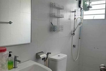 Fully furnished big limited unit 2carpark move in april