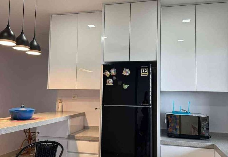 Fully furnished big limited unit 2carpark move in april