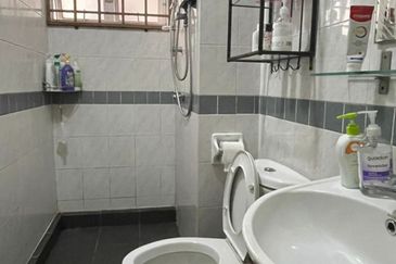 Lakes Condominium, Kota Kemuning For Sale  