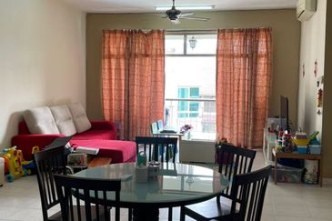 Lakes Condominium, Kota Kemuning For Sale  