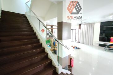 Nice Renovation 3storey Bungalows Kota Komuning For Sale 