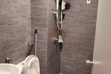 Gravit8 @ Klang South