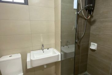 Gravit8 @ Klang South