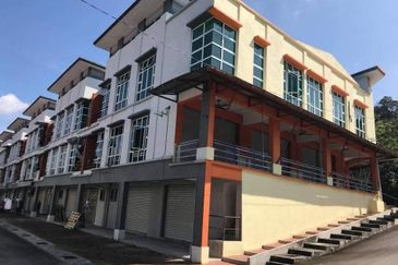 Corner Lot 3 Storey Shoplot @ Ayer Keroh 
