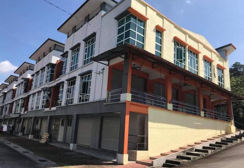 Corner Lot 3 Storey Shoplot @ Ayer Keroh 