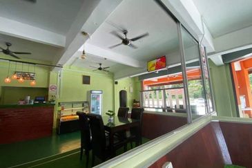 Corner Lot 3 Storey Shoplot @ Ayer Keroh 