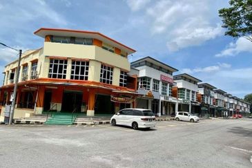 Corner Lot 3 Storey Shoplot @ Ayer Keroh 