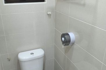 Golden Shower Apartment