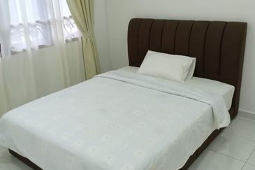 Golden Shower Apartment