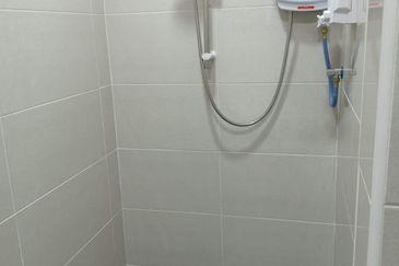 Golden Shower Apartment