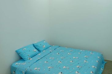 Golden Shower Apartment