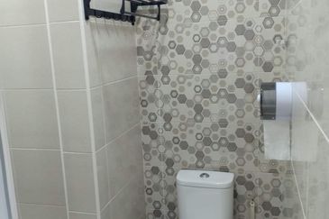 Golden Shower Apartment