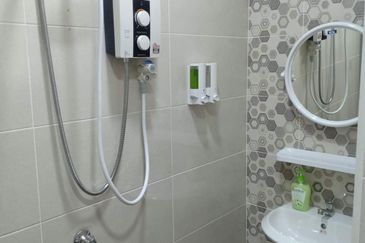 Golden Shower Apartment