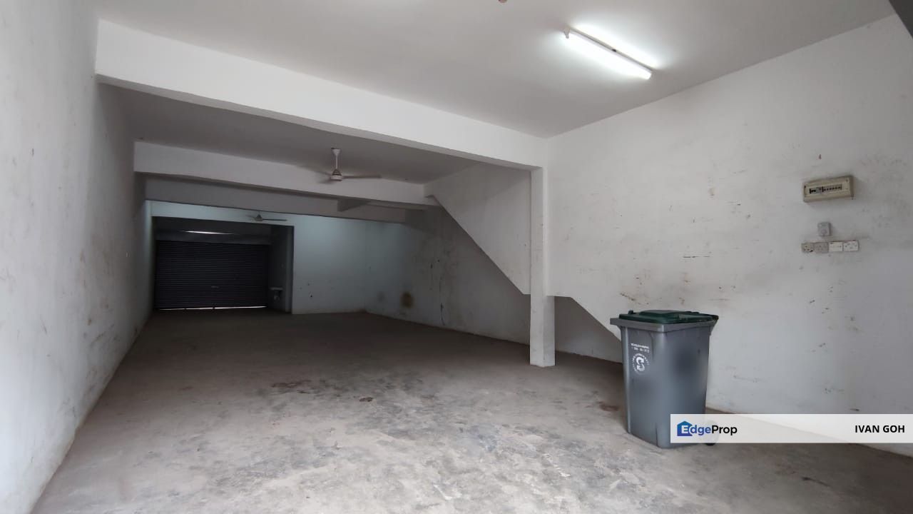 Below Bank Value Double Storey Shoplot Taman Merdeka Jaya Batu Berendam , Melaka, Batu Berendam