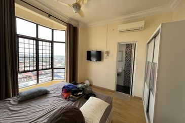 Straits Court Condominium Pasir Emas